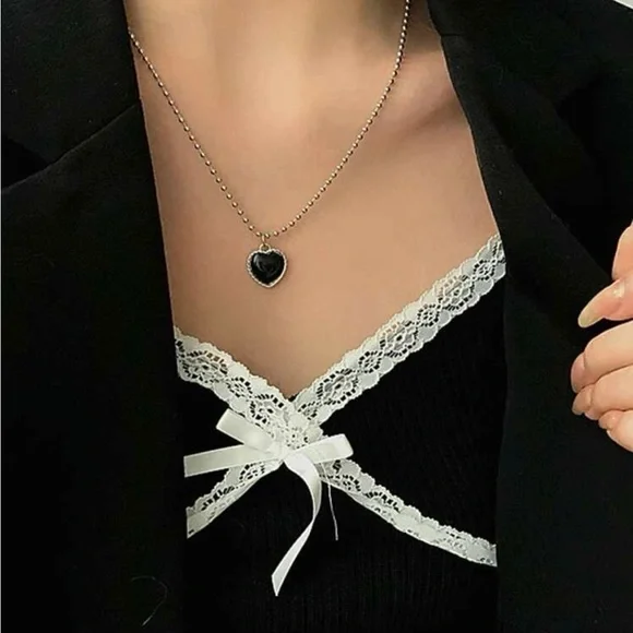 On hold// Black Heart Silver Chain Necklace - Picture 1 of 4